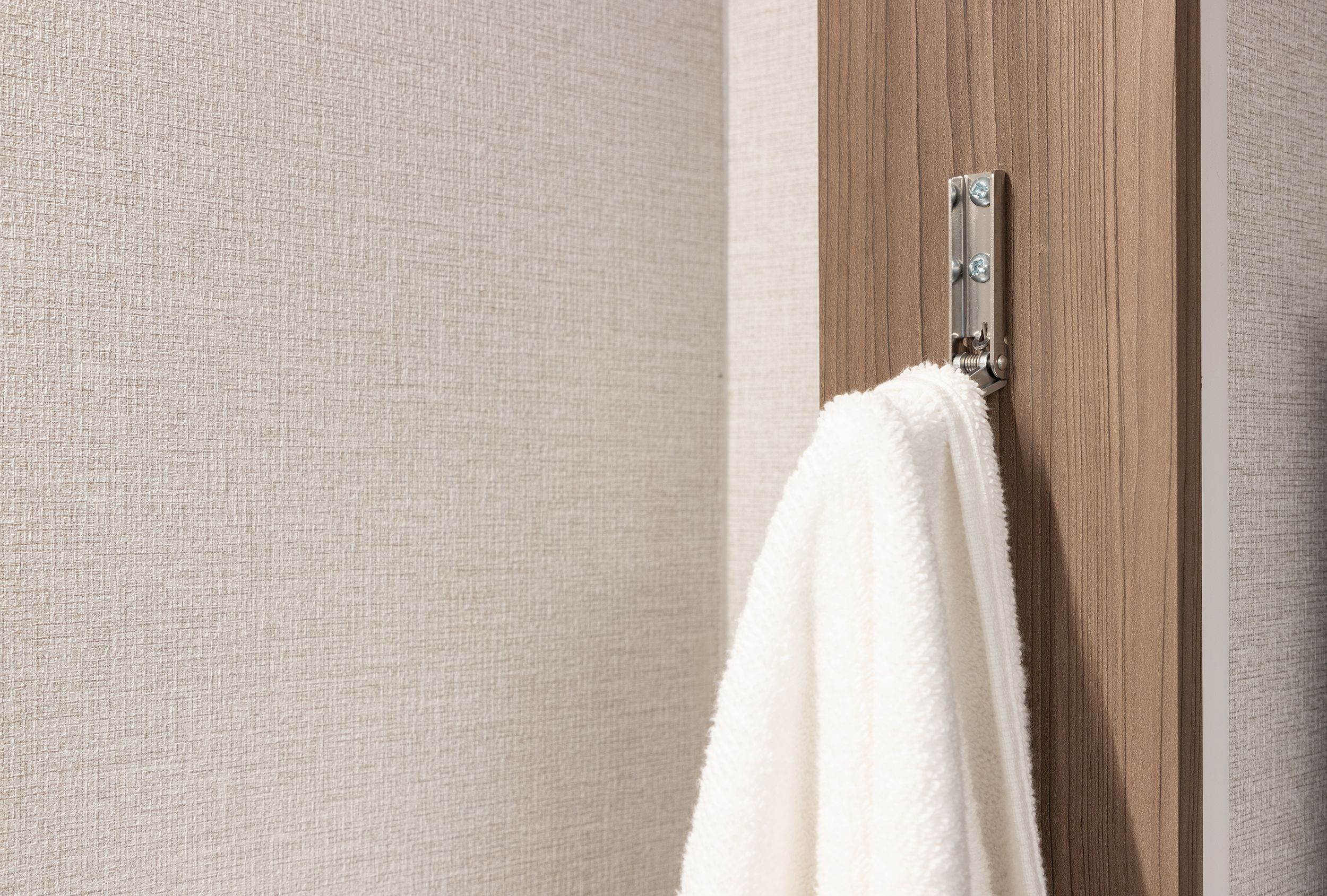 Pop-Out Hanging Hooks